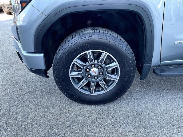 Used 2024 GMC Sierra 1500 AT4 w/ Technology Package AWD/4WD image 7