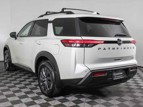 Used 2022 Nissan Pathfinder SV image 6