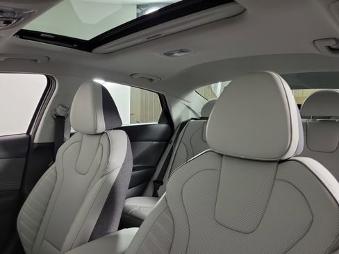 New 2025 Hyundai Elantra Limited w/ Cargo Package image 27