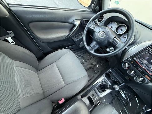 Used 2004 Toyota RAV4 2WD image 10