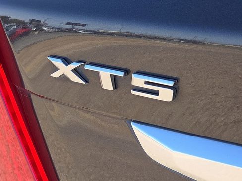 Used 2018 Cadillac XT5 Luxury w/ Driver Awareness Package image 19