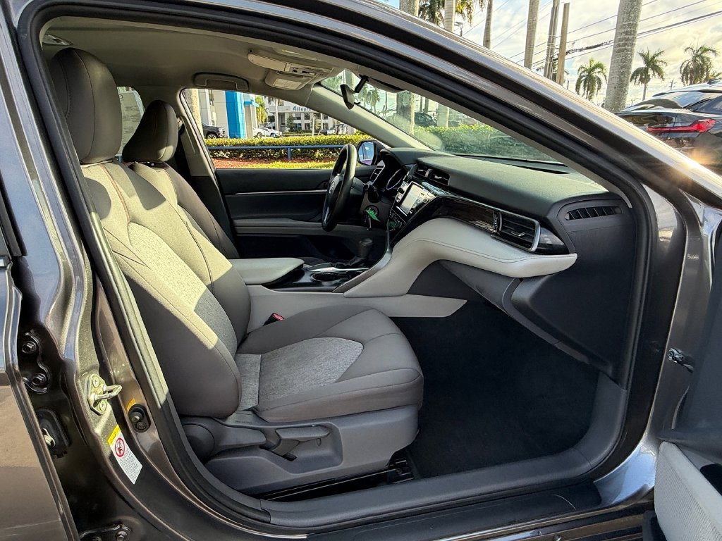 Used 2019 Toyota Camry LE FWD image 16
