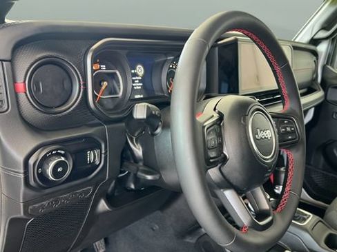Used 2024 Jeep Wrangler Unlimited Rubicon w/ Technology Group AWD/4WD image 10