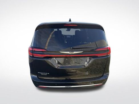 Used 2023 Chrysler Pacifica Touring-L FWD image 8