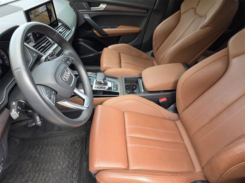 Used 2021 Audi Q5 e Premium Plus w/ Premium Plus Package image 9