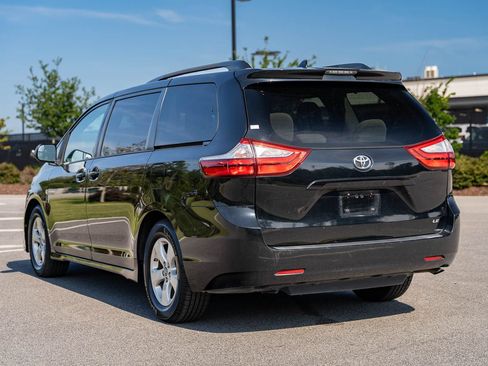 Used 2019 Toyota Sienna LE FWD image 5