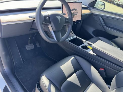 Used 2023 Tesla Model Y AWD image 13