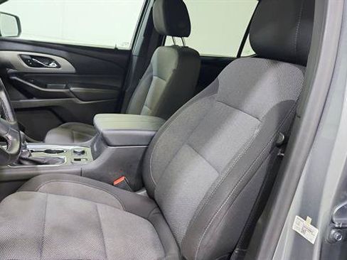 Used 2023 Chevrolet Traverse LT FWD image 11