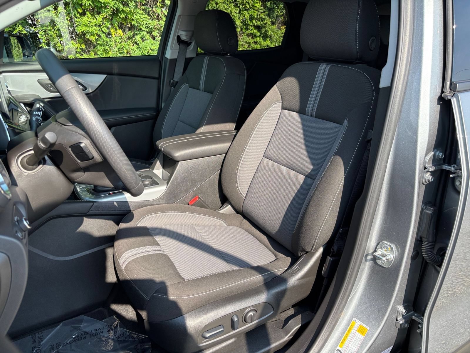 Used 2025 Chevrolet Blazer LT FWD image 36