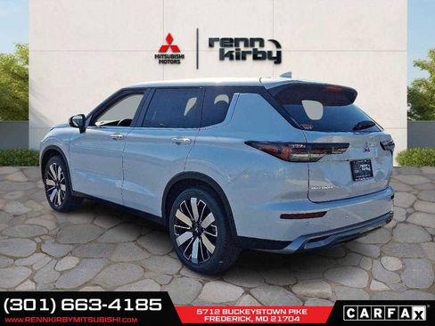 New 2025 Mitsubishi Outlander SE image 3