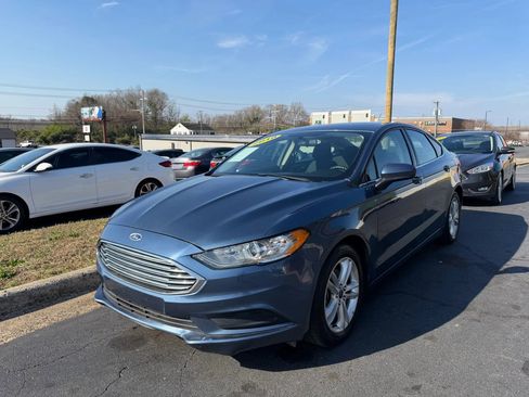 Used 2018 Ford Fusion SE image 3