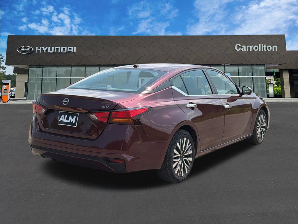 Used 2024 Nissan Altima 2.5 SV FWD image 5