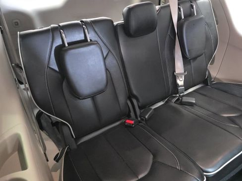 Used 2023 Chrysler Pacifica Limited image 12