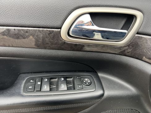 Used 2011 Jeep Grand Cherokee Laredo w/ Trailer Tow Group image 18