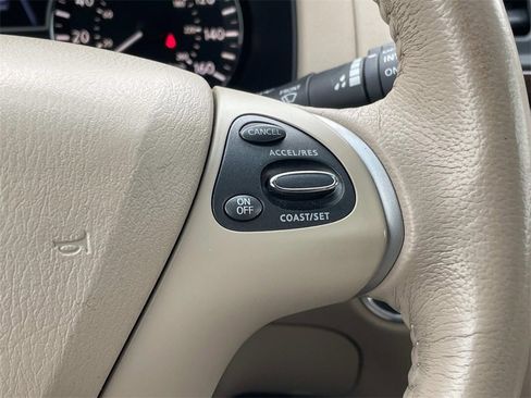 Used 2014 Nissan Pathfinder SL image 28