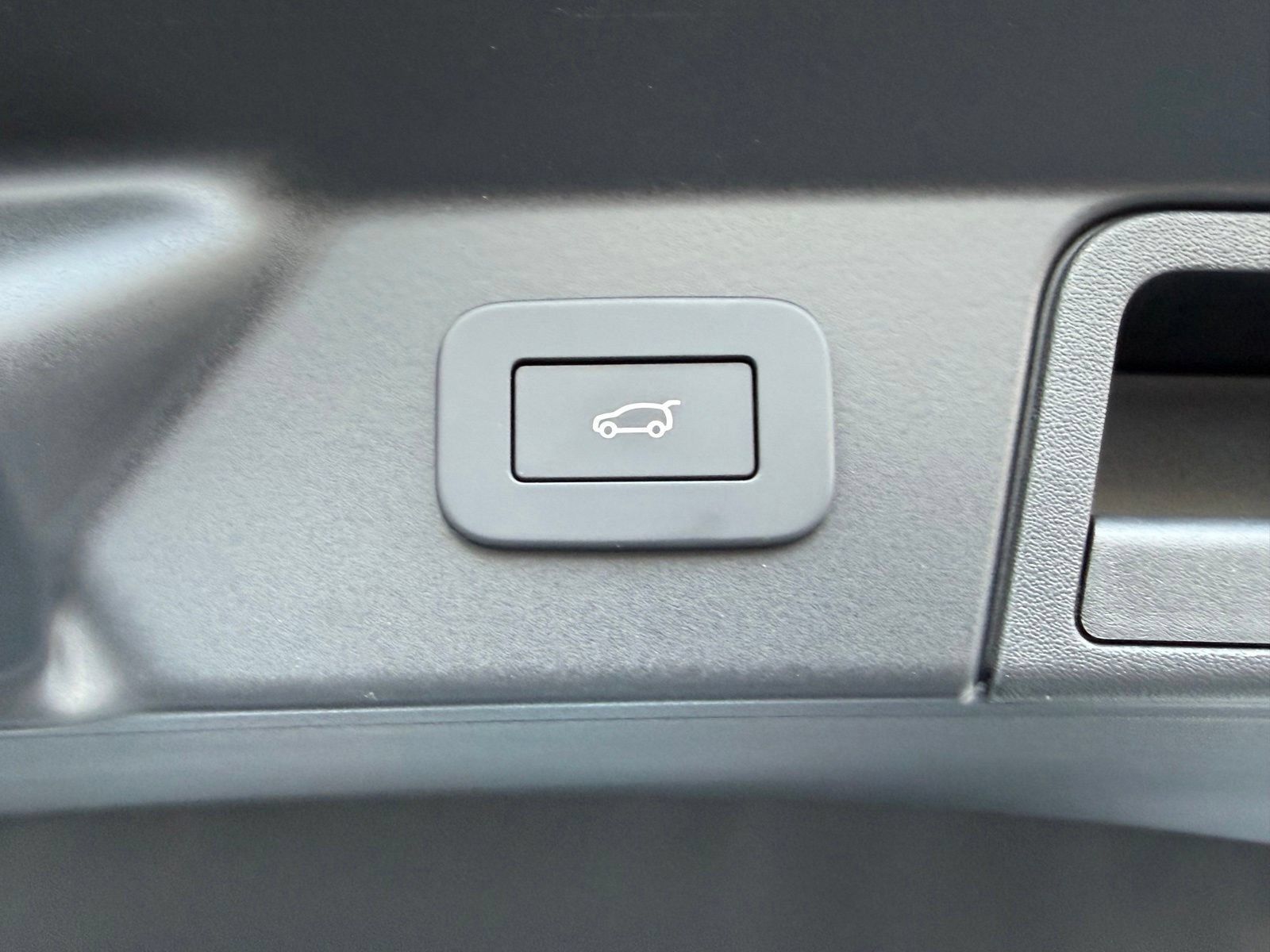 New 2026 Land Rover Range Rover Velar S AWD/4WD image 39