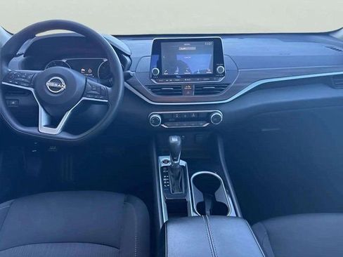 Used 2024 Nissan Altima 2.5 SV image 10