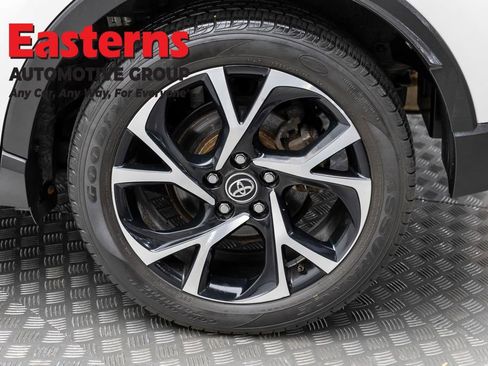 Used 2018 Toyota C-HR XLE FWD image 8