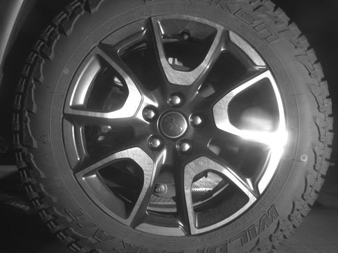 Used 2025 Jeep Compass Trailhawk AWD/4WD image 14