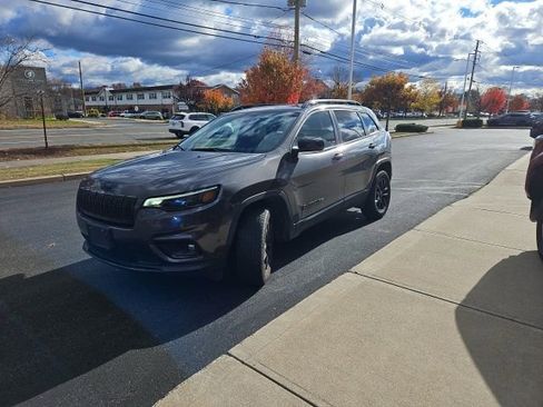 Used 2023 Jeep Cherokee Altitude Lux image 3