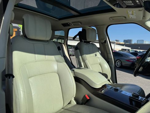 Used 2019 Land Rover Range Rover HSE AWD/4WD image 16