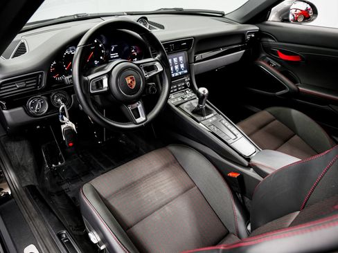Used 2019 Porsche 911 Carrera T RWD image 9