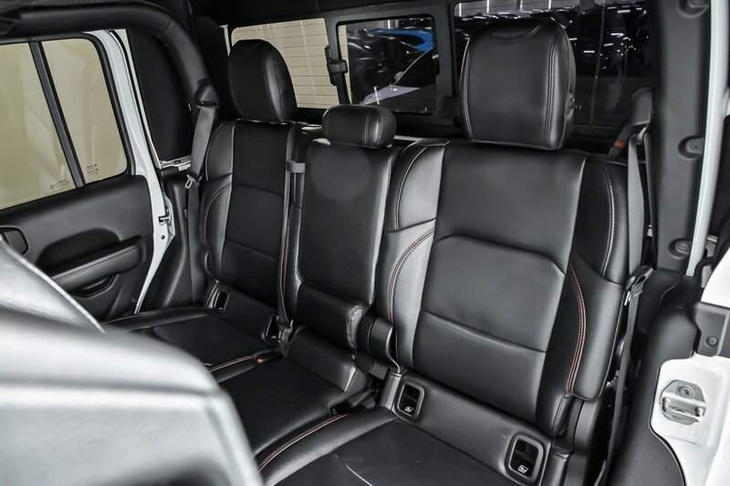 Used 2020 Jeep Gladiator Rubicon AWD/4WD image 17