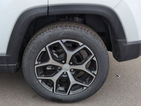 Certified 2024 Jeep Compass Limited image 28