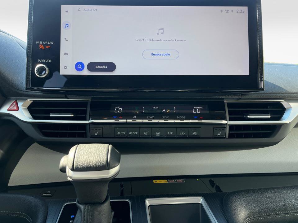 Used 2025 Toyota Sienna XLE FWD image 18
