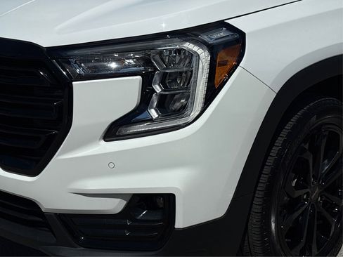 Used 2022 GMC Terrain SLT w/ Infotainment Package II AWD/4WD image 14