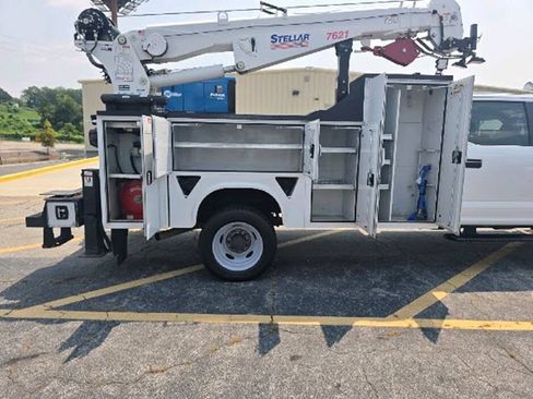 Used 2022 Ford F550 4x4 Crew Cab Super Duty w/ Power Equipment Group image 14