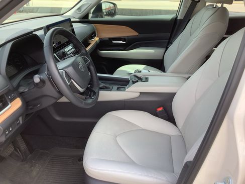 Used 2024 Toyota Grand Highlander Platinum image 13