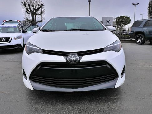 Used 2018 Toyota Corolla LE image 3
