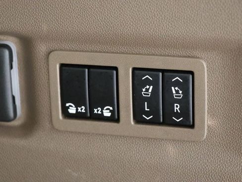 Used 2023 GMC Yukon XL Denali w/ Advanced Technology Package image 37