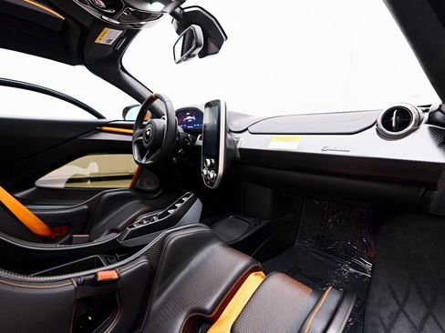 Used 2019 McLaren Senna image 48