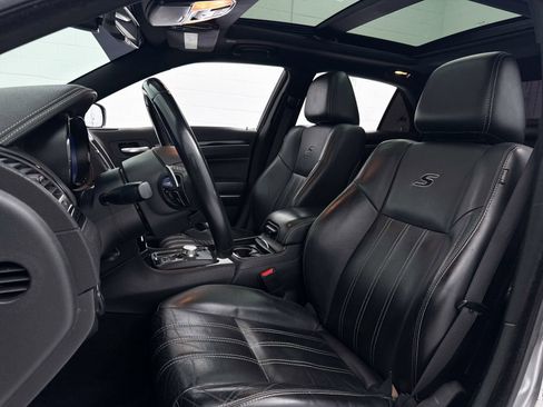 Used 2018 Chrysler 300 S w/ 300S Premium Group image 21