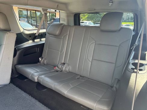 Used 2015 Chevrolet Suburban LT RWD image 17