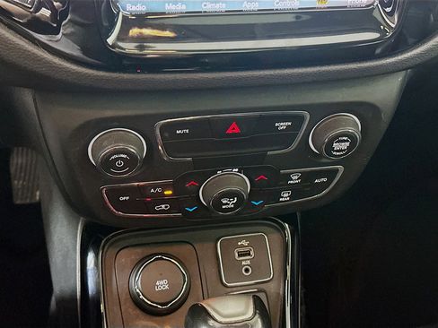 Used 2018 Jeep Compass Limited w/ Navigation Group AWD/4WD image 24