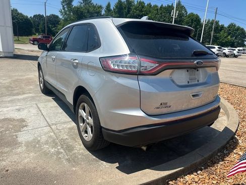 Used 2018 Ford Edge SE FWD image 3
