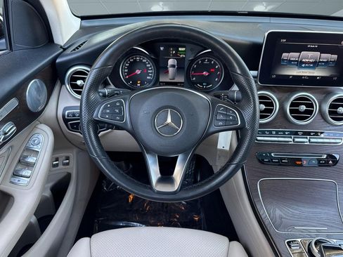 Used 2019 Mercedes-Benz GLC 350e 4MATIC image 29