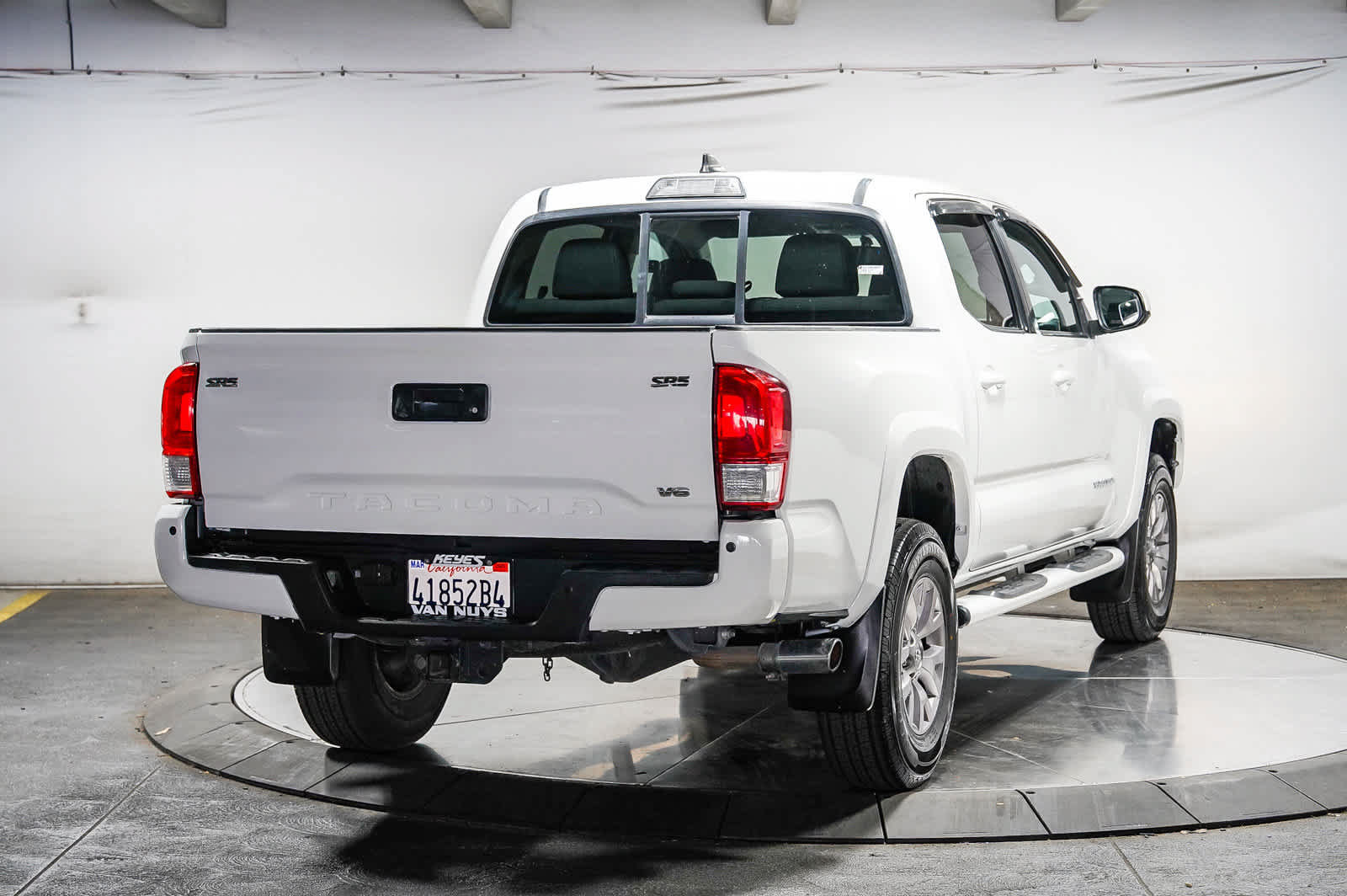 Certified 2016 Toyota Tacoma SR5 w/ SR5 Appearance Package (SN) RWD image 4