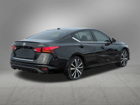 Used 2020 Nissan Altima 2.5 SR w/ Premium Package image 6