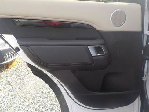 Used 2018 Land Rover Discovery SE image 26