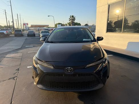 Used 2022 Toyota Corolla LE image 2