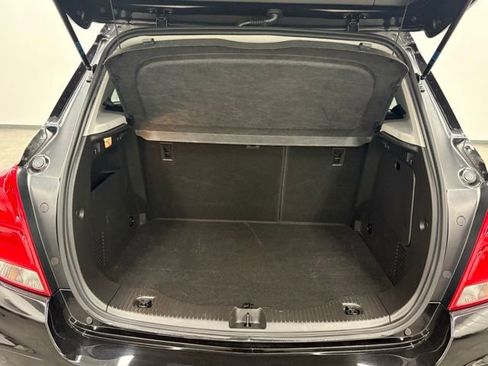 Used 2022 Chevrolet Trax LT w/ Driver Confidence Package FWD image 9