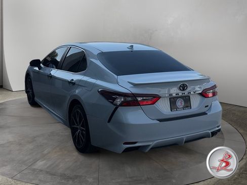Used 2024 Toyota Camry SE FWD image 5