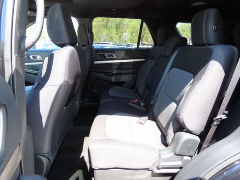 Used 2018 Ford Explorer XLT AWD/4WD image 11