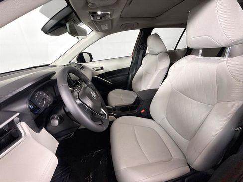 Used 2024 Toyota Corolla Cross LE FWD image 3