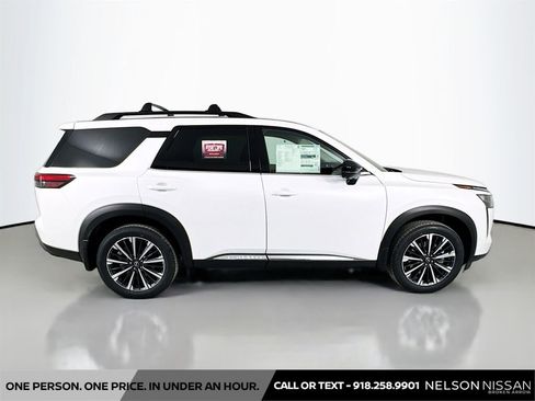 New 2026 Nissan Pathfinder Platinum image 4