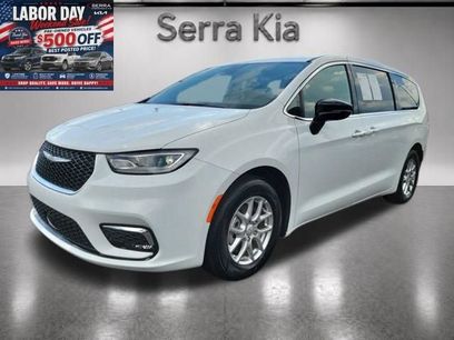 Used 2026 Chrysler Pacifica Select